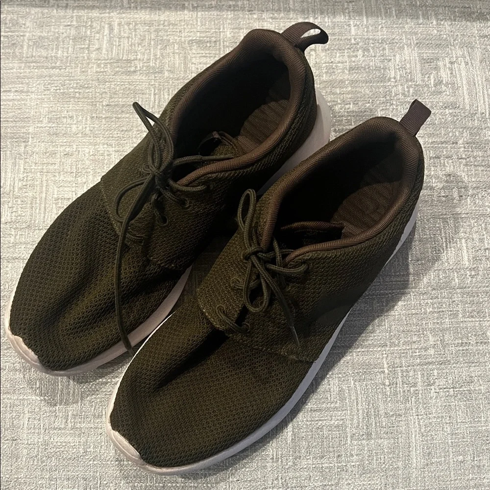Nike Roshe One Sneakers Men's 8.5 Ultra Lightweight Running Shoe Cushioning